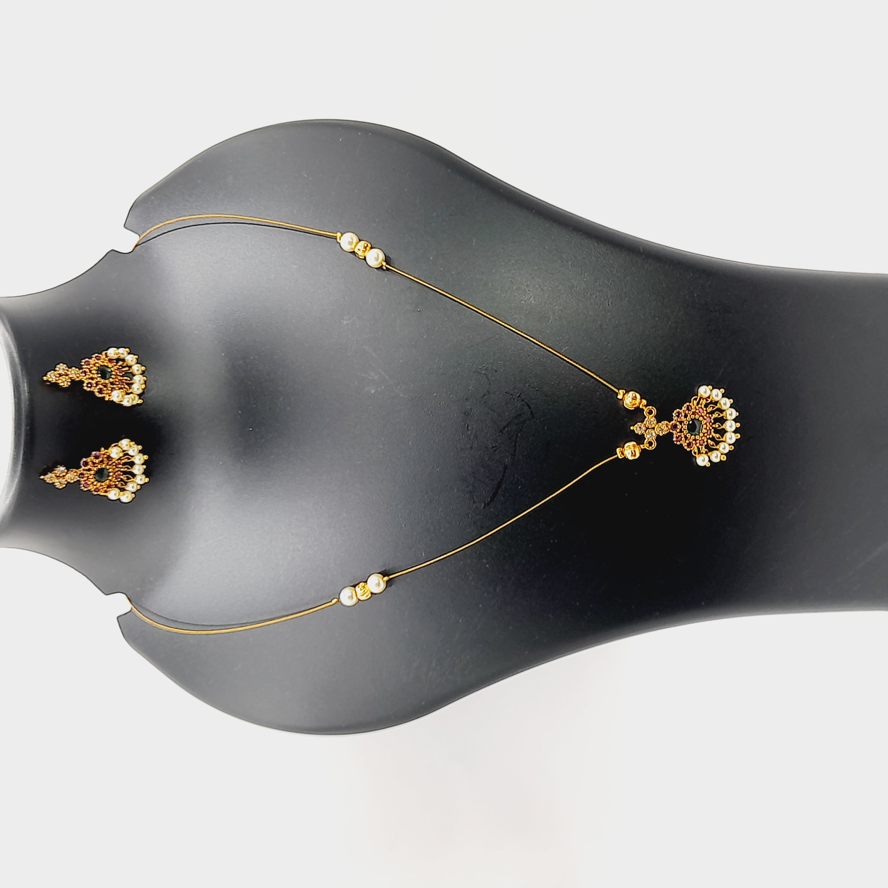 Jadau Invisible Chain – Round Pendant - view 2